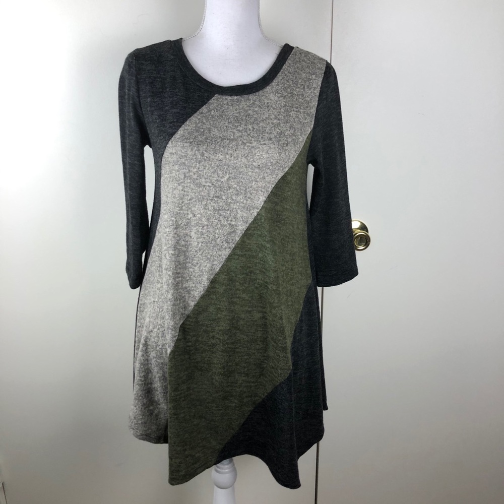 SOPHIA + ZEKE TUNIC SWEATER ASYMMETRICAL HEM SZ M
